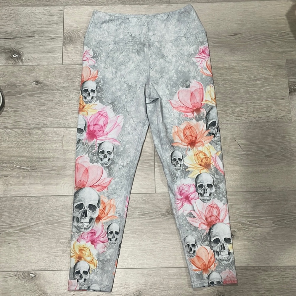 Evolution and creation leggings size small